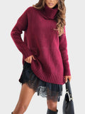 Roter Pullover und schwarzes Kleid