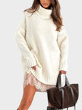Weißer Pullover und weißes Kleid