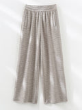 Khakifarbene gestreifte Hose