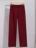 Bordeauxrote Hose